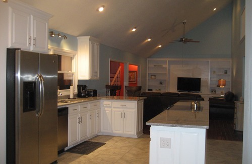 Elizabethtown House | Bay Tree Lake Waterfront Near White Lake