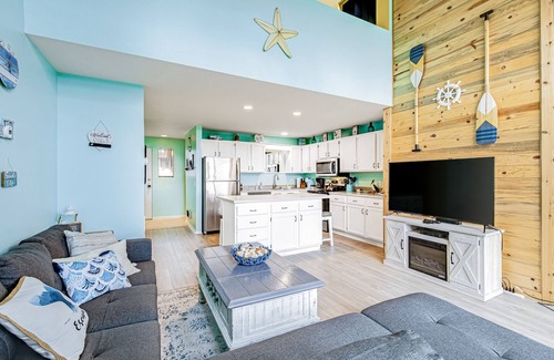 Birch Bay Condo | Bay-view condo with pool, hot tub, balcony & lofted layout - walk to the beach