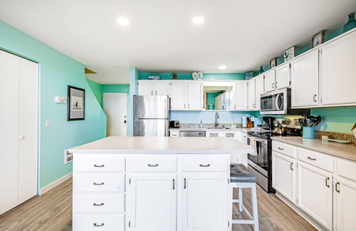 Birch Bay Condo | Bay-view condo with pool, hot tub, balcony & lofted layout - walk to the beach