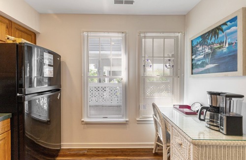 Ocean View Condo | Bay view condo with screened porch, central AC, on-site golf and shared pool