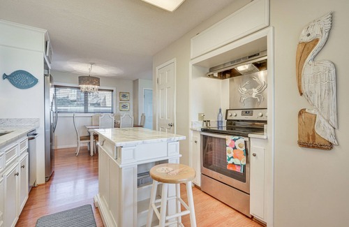 Georgetown Condo | Bay-View Georgetown Getaway w/Community Beach!