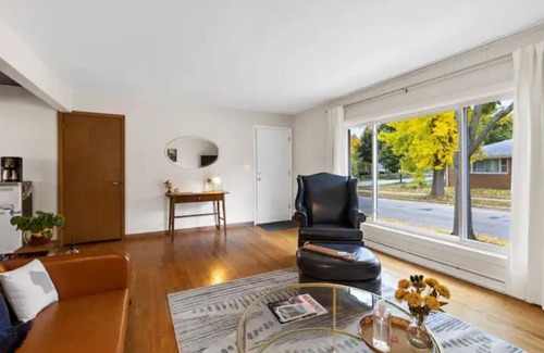 Bay View House | Bay View Retro Retreat