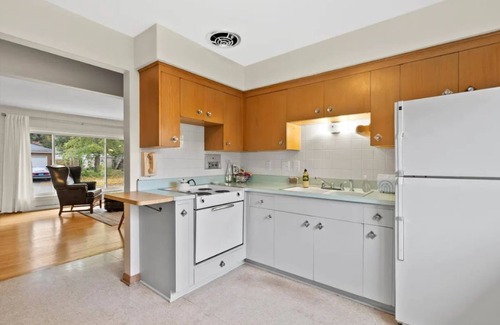 Bay View House | Bay View Retro Retreat