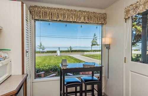 Sequim Bed & Breakfast | Bay View Room - King, Water view, Jetted tub
