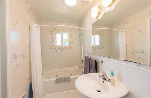 Sequim Bed & Breakfast | Bay View Room - King, Water view, Jetted tub
