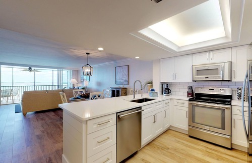 Punta Rassa Apartment | Bay View Tower 735 Beach views from your private Lanai, enjoy sunsets