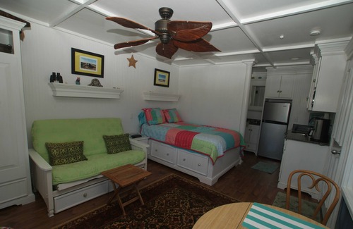 North Truro Apartment | BAY VIEWS, BEACH ACROSS STREET, GREAT DEAL!