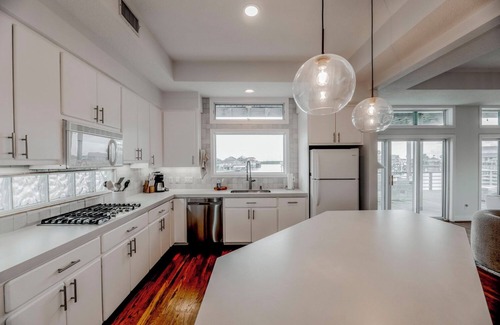 Jamaica Beach House | Bay Views Family & Pet Friendly Steps to Beach