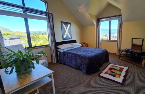 Pohara House | Bay Views on Bay Vista