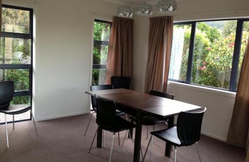Waikawa Bay Hotel | Bay Vista Waterfront Motel