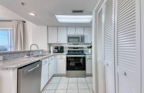 Crescent Beach Condo | Bay Watch 1041 - Ocean Views & Great Amenities