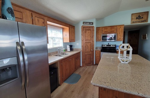 Cedar Lane House | Bayberry☀️3-bedroom waterfront home in Sargent - perfect for large families