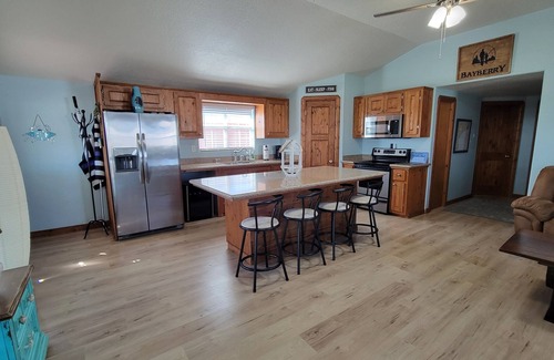 Cedar Lane House | Bayberry☀️3-bedroom waterfront home in Sargent - perfect for large families