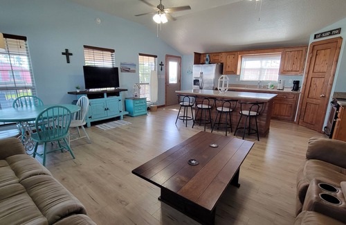 Cedar Lane House | Bayberry☀️3-bedroom waterfront home in Sargent - perfect for large families