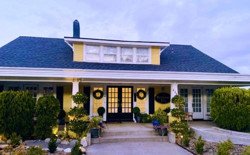 Ashland Hotel | Bayberry Inn B&B and Oregon Wellness Retreat