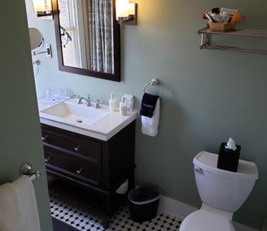Ashland Hotel | Bayberry Inn B&B and Oregon Wellness Retreat