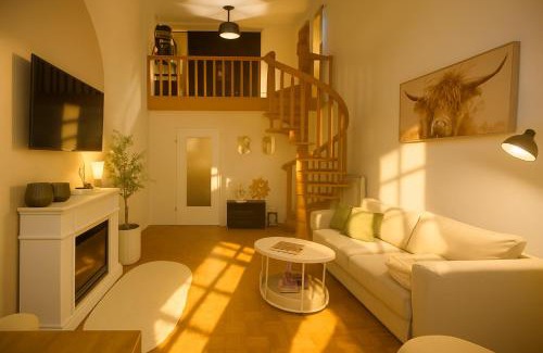 Waldkirchen Apartment | Bayerischer Wald Hideaway, nähe Passau, Garten, Kamin, Galerie,