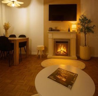 Waldkirchen Apartment | Bayerischer Wald Hideaway, nähe Passau, Garten, Kamin, Galerie,
