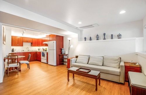 Adelma Beach House | Bayfront apartment with private patio, beach access, water views, AC & W/D