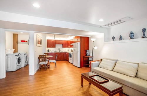 Adelma Beach House | Bayfront apartment with private patio, beach access, water views, AC & W/D
