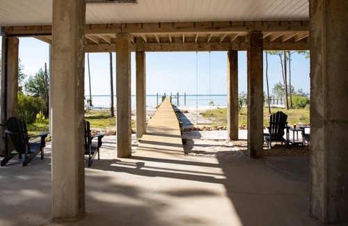 East End House | BAYFRONT Coastal Retreat