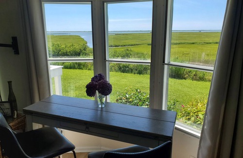 Berlin House | Bayfront cottage offers amazing views of the water and Assateague Island