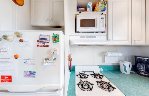 Eastham Cottage | Bayfront cottage w/bluffside deck & outdoor shower - steps to private beach