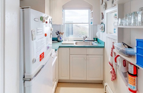 Eastham Cottage | Bayfront cottage w/bluffside deck & outdoor shower - steps to private beach