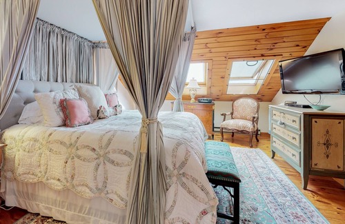 Trevett House | Bayfront home boasting gorgeous water views! Outdoor firepit and dock!