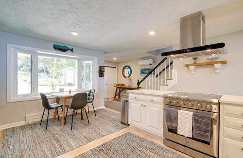 Plymouth House | Bayfront Home w/Deck - 4 Mi to Downtown Plymouth!
