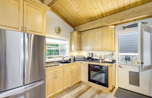 Poulsbo House | Bayfront Home w/Private Beach in Poulsbo!