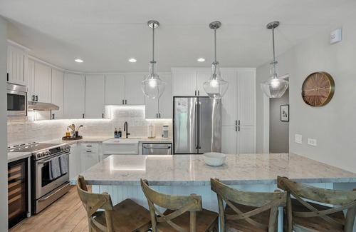 Crown Point Condo | Bayfront Paradise - Flexible 30 Day Plus with Amazing Bay View and Pool!