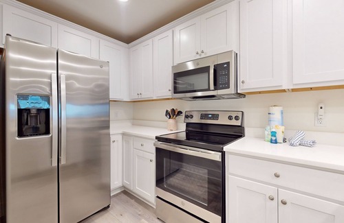 Innerarity Townhomes House | Bayfront townhome with incredible views, close to beach, private washer/dryer