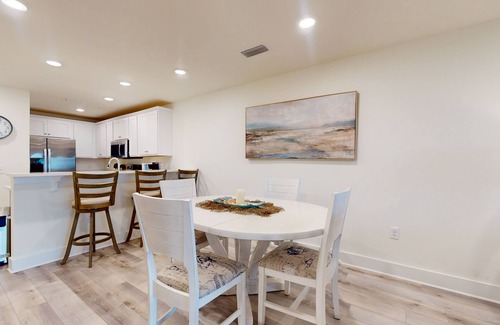 Innerarity Townhomes House | Bayfront townhome with incredible views, close to beach, private washer/dryer