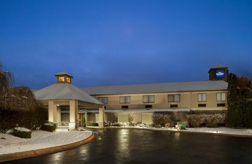 Belleville Hotel | Baymont by Wyndham Belleville Airport Area Free Airport Shuttle