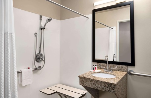 Cheektowaga Hotel | Baymont by Wyndham Buffalo