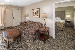 Cleveland Hotel | Baymont by Wyndham Cleveland