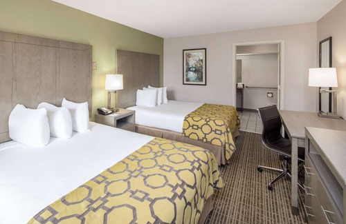 Cleveland Hotel | Baymont by Wyndham Cleveland