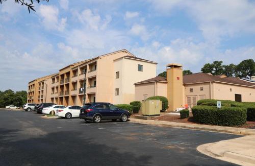 Seven Oaks Hotel | Baymont by Wyndham Columbia Northwest