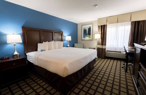 Romulus Hotel | Baymont by Wyndham Detroit Airport/Romulus