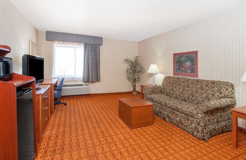 Roseville Hotel | Baymont by Wyndham Detroit/Roseville