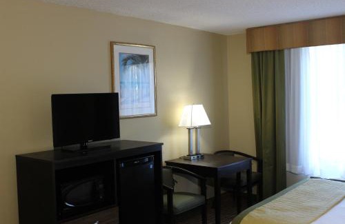 Biggar Hotel | Baymont by Wyndham Fort Myers Airport
