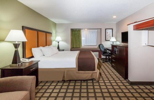 Gaylord Hotel | Baymont by Wyndham Gaylord