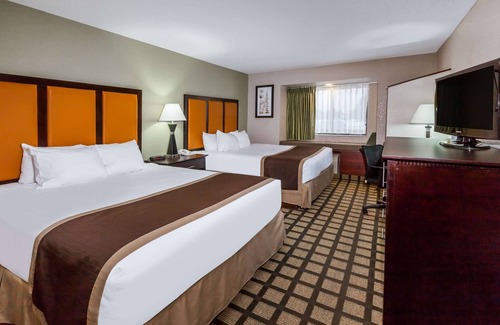 Gaylord Hotel | Baymont by Wyndham Gaylord
