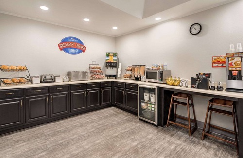 Henderson Hotel | Baymont by Wyndham Henderson Oxford