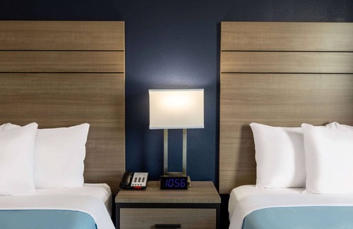 Bonanza Hotel | Baymont by Wyndham Laredo