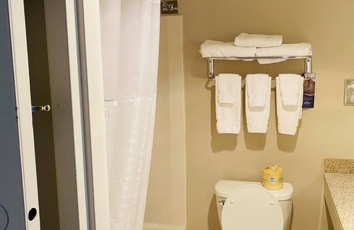 Latham Hotel | Baymont by Wyndham Latham Albany Airport