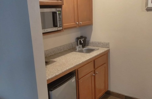 Madison Heights Hotel | Baymont by Wyndham Madison Heights Detroit Area