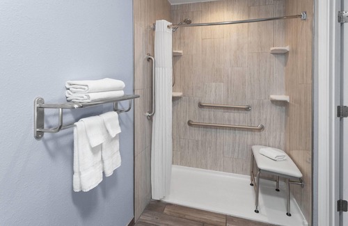 Manistee Hotel | Baymont by Wyndham Manistee