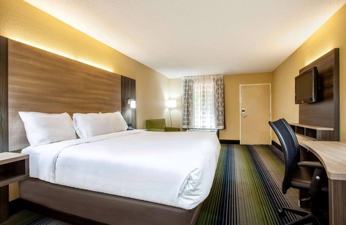 McDonough Hotel | Baymont by Wyndham McDonough